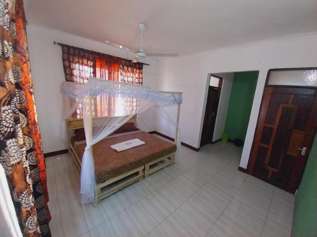 L&J Modern Backpackers Kigamboni Beach House Acomodação com café da manhã Dar es Salaam Exterior foto